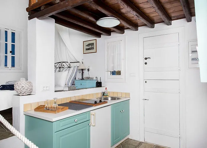 Lighthouse 2* Faros (Sifnos)